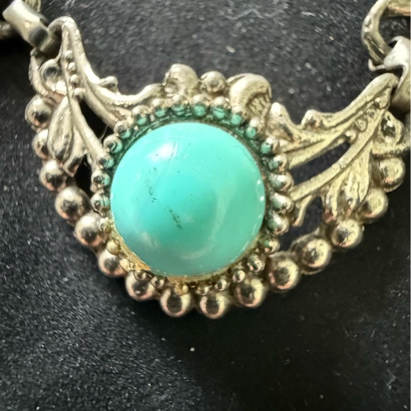 Women’s Turquoise Colored necklace - Picture 2 of 3